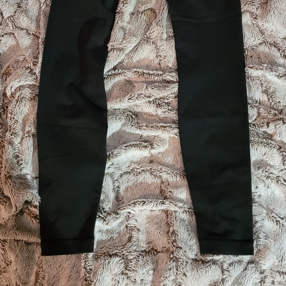 Lululemon Black WU (size 6) - Picture 2 of 3